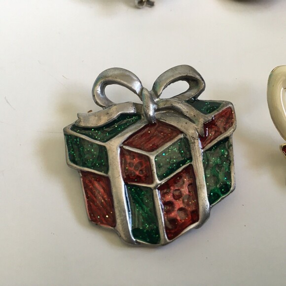 5 Christmas Brooch Pins Santa Present Goose Snowman Tree - Picture 6 of 8